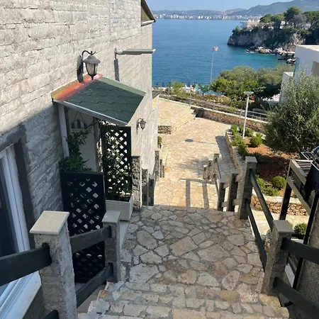 Amazing View! B & C New In Apartment