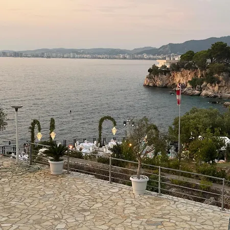 Amazing View! B & C New In Apartment *