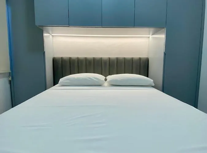 Amazing View! B & C New In Apartment