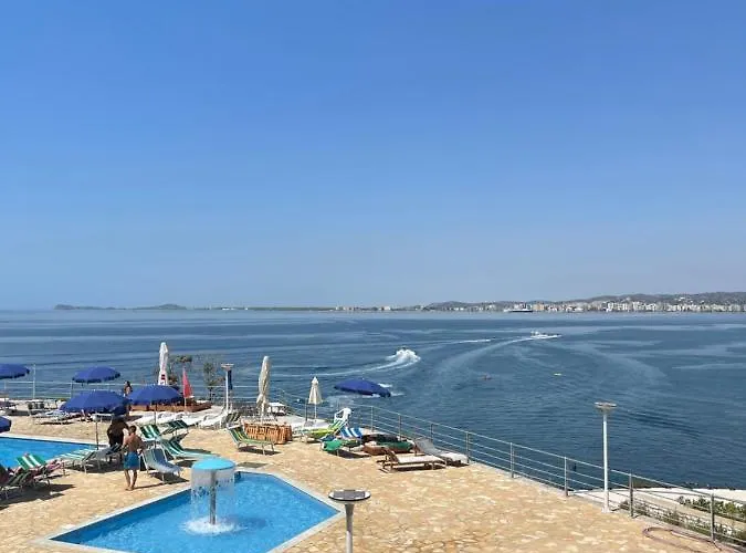 Amazing View! B & C New In Apartment