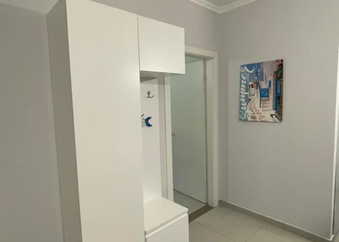 Amazing View! B & C New In Apartment *