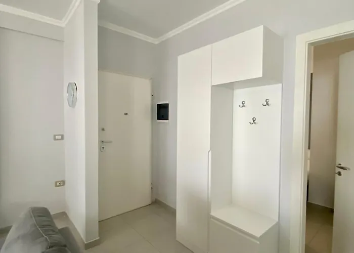 Amazing View! B & C New In Apartment *